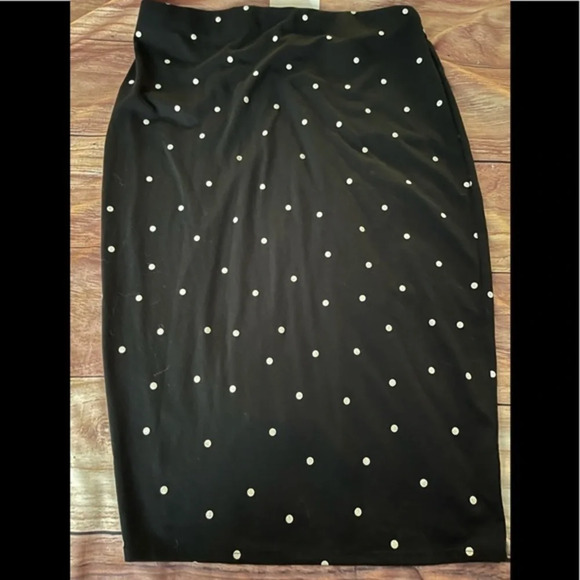 14th & Union Ruched Front Midi Skirt - Picture 5 of 7